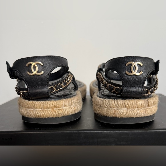 Chanel Black Leather CC Thong Espadrille Sandals with Gold Chain Detail - Picture 4 of 12